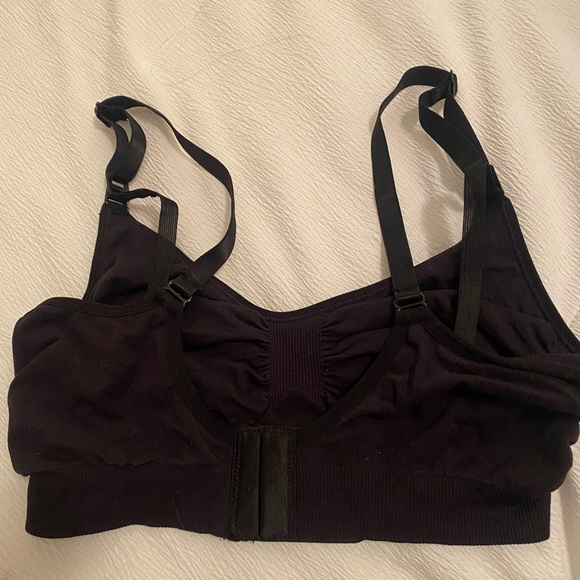 SKIMS Maternity shapewear and bra - Picture 9 of 11
